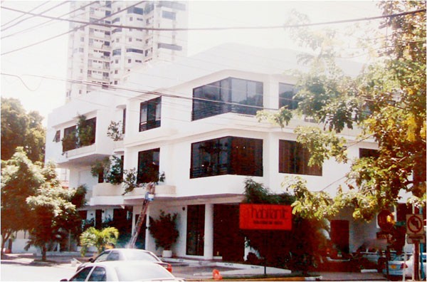 Edificio de Apartamentos y Locales